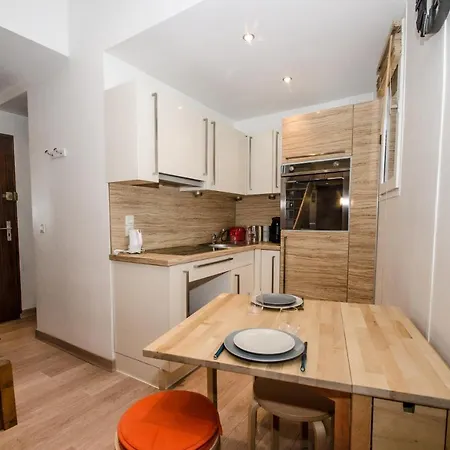 Carlton Apartment *
